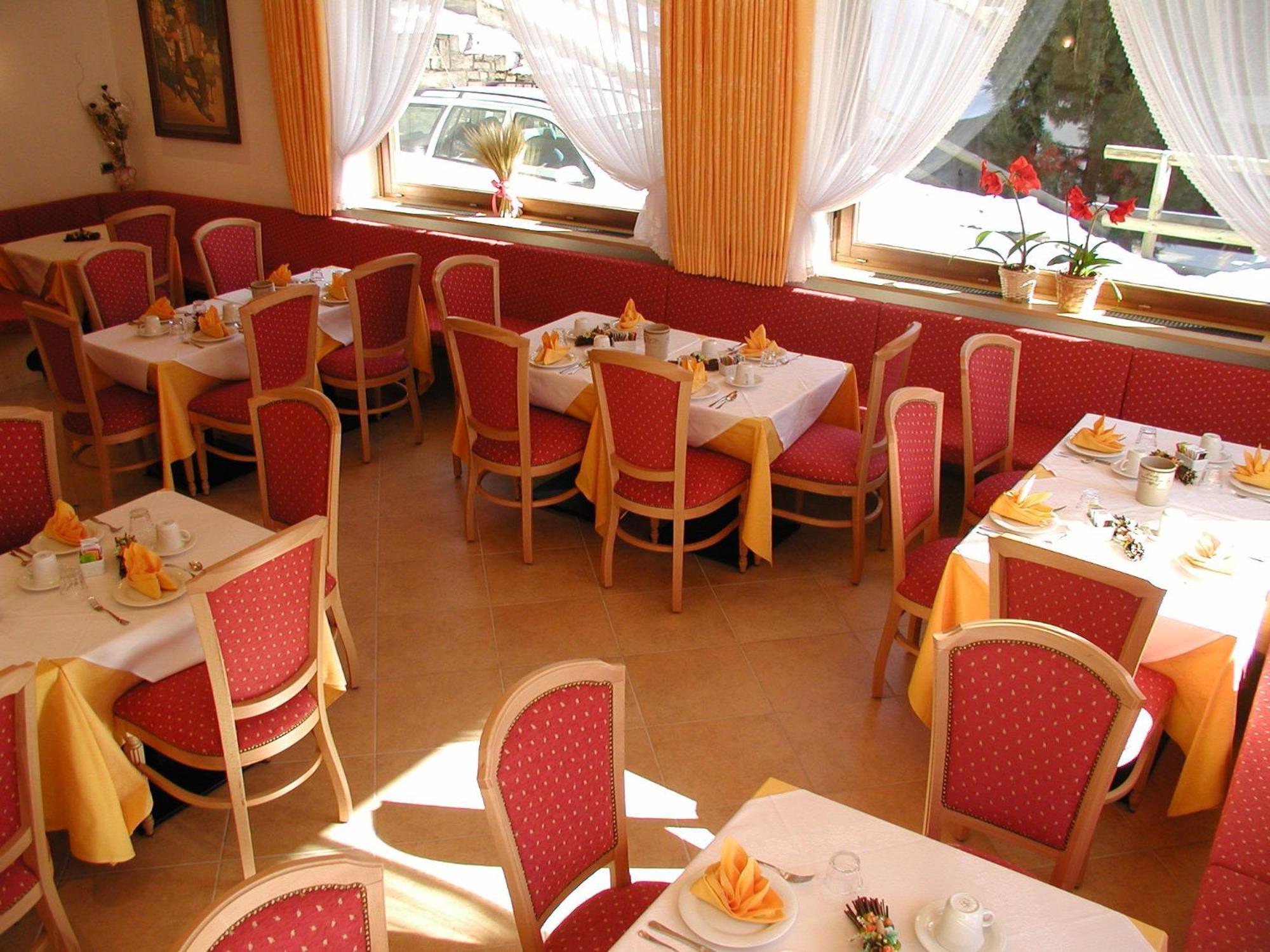Hotel Garni Ongaro Selva di Cadore Exterior foto